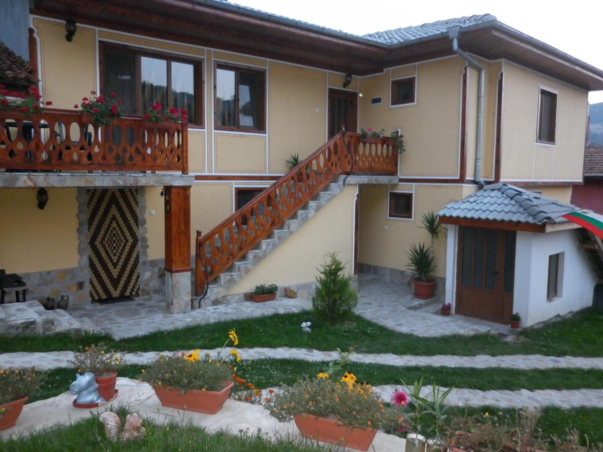 Guest House Mavrudieva Koprivstica Kültér fotó